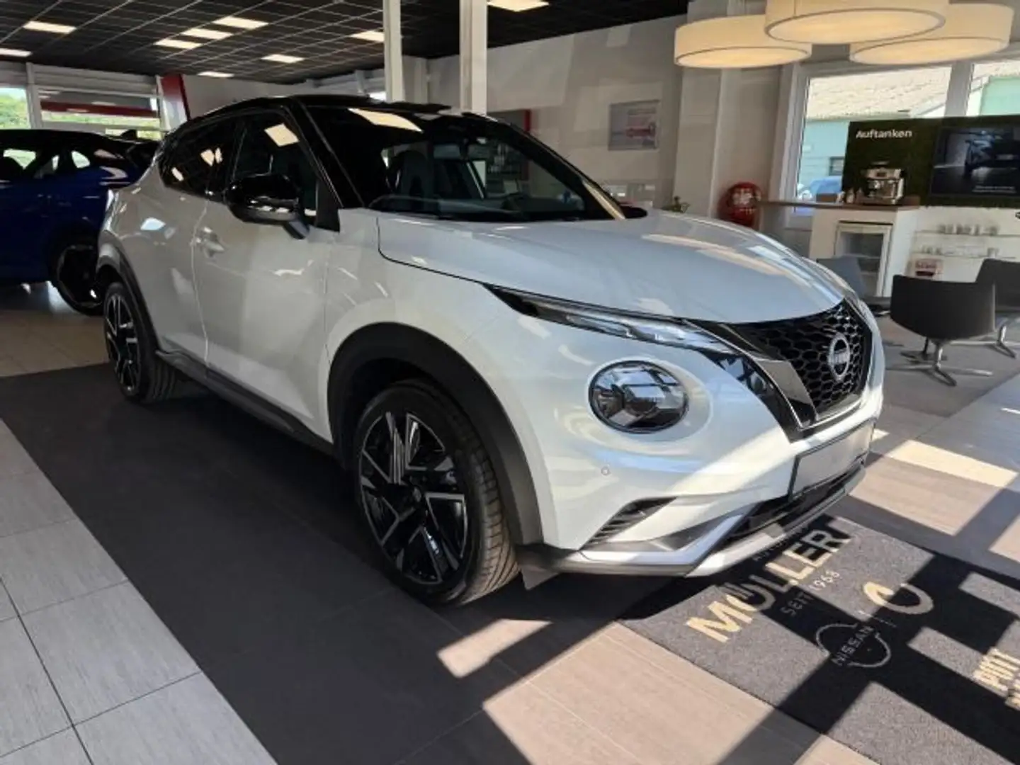 Nissan Juke 1.0 DIG-T Automatik N-Design TP BFS Bose Schwarz - 2