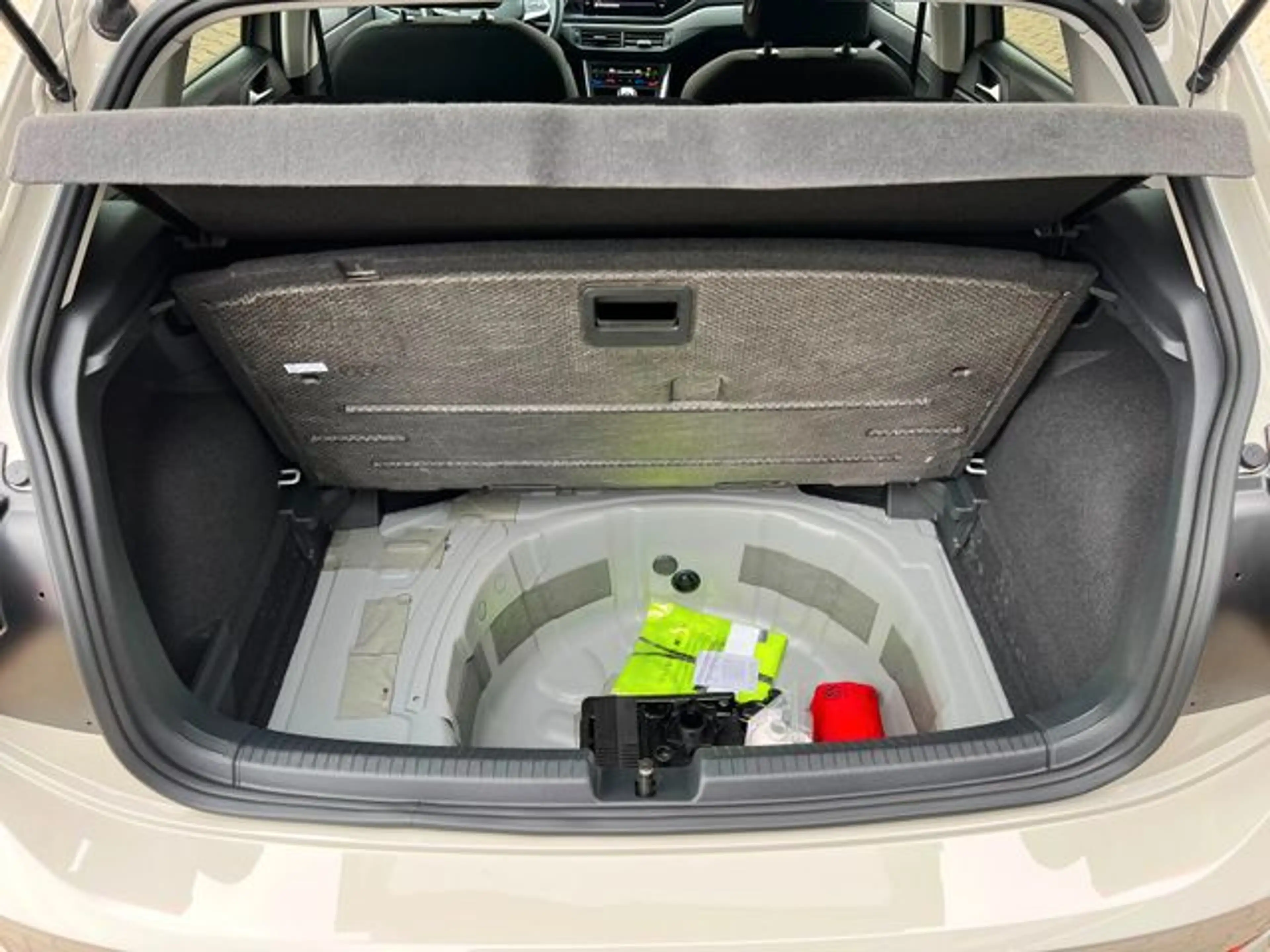 Volkswagen Polo VI  1.0 Active LED 2-ZONEN SHZ ALU APP  Active — photo 6