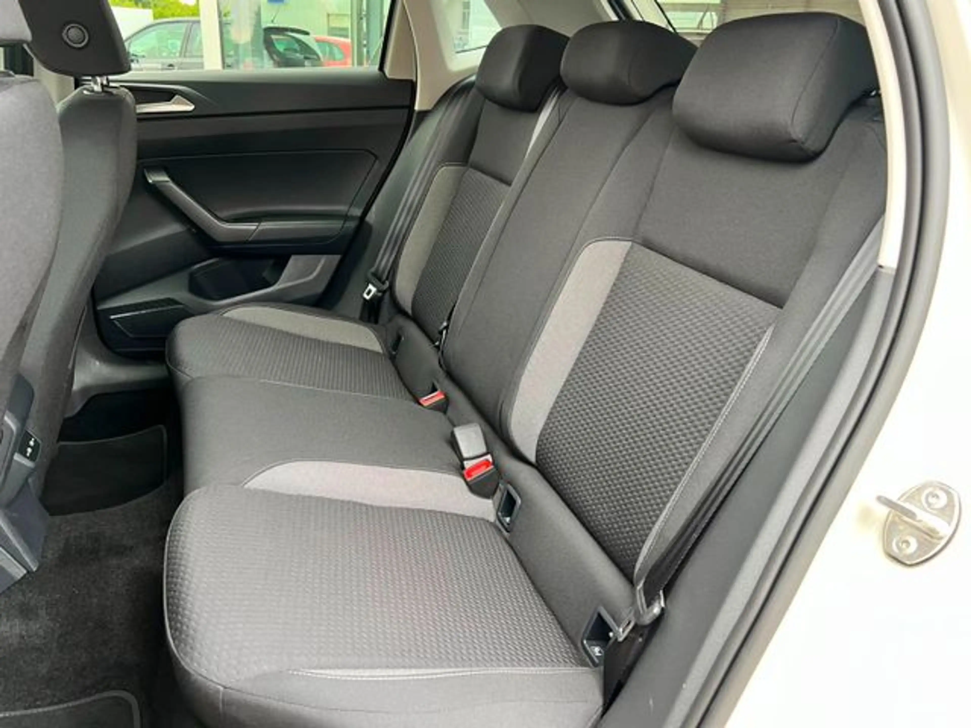 Volkswagen Polo VI  1.0 Active LED 2-ZONEN SHZ ALU APP  Active — photo 11