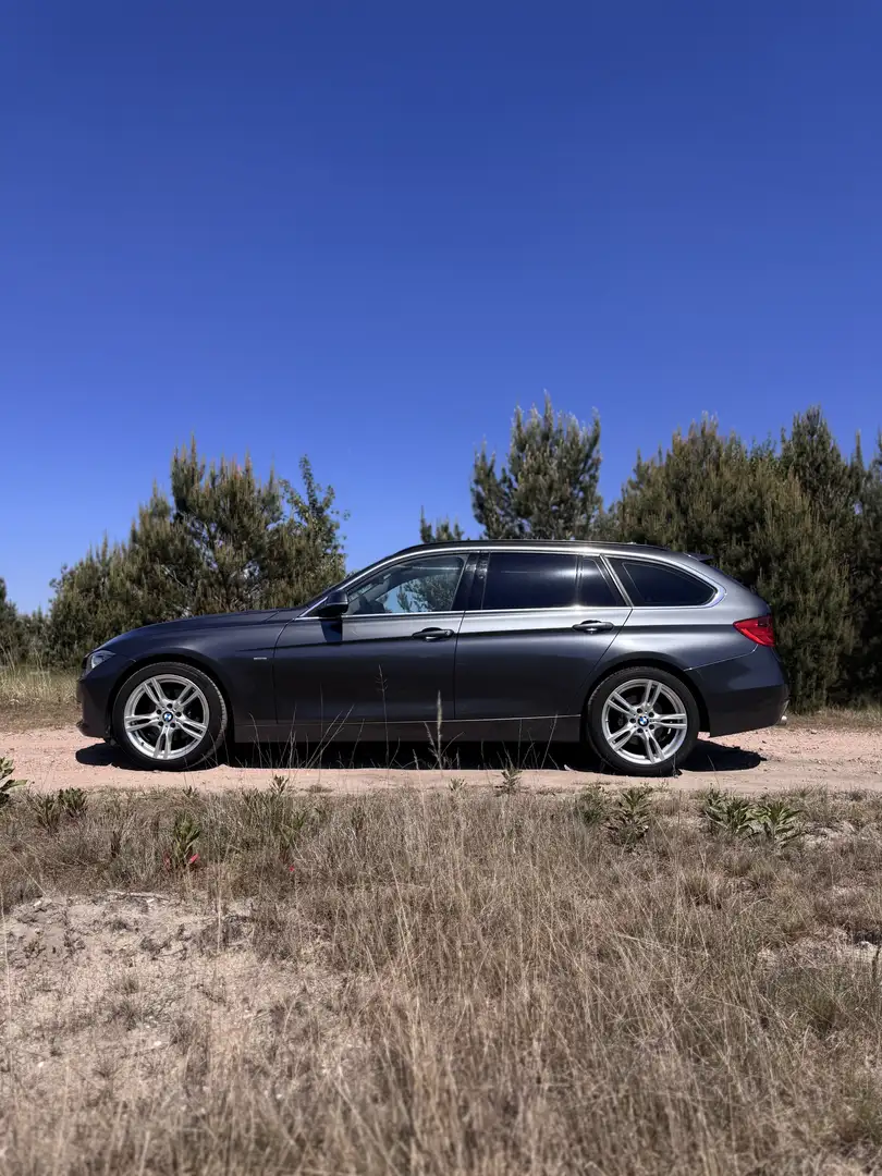 BMW 320 320d Touring Aut. Luxury Line Gris - 2