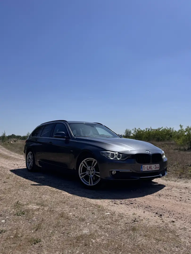 BMW 320 320d Touring Aut. Luxury Line Gris - 1