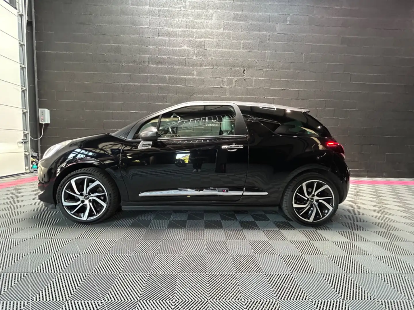 Citroen DS3 Ultra Prestige Noir - 2