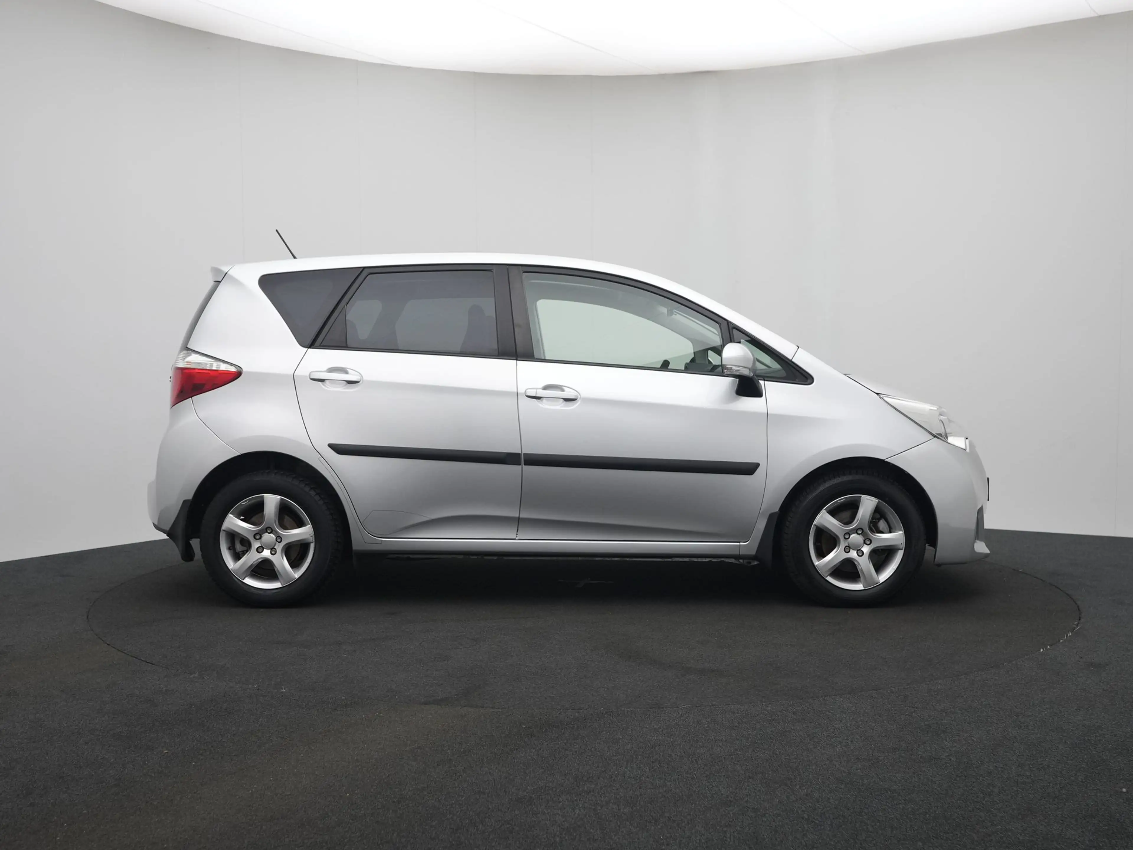 Toyota Verso-S 1.3 VVT-i Aspiration | NL Auto | Panoramadak | Dea — photo 11