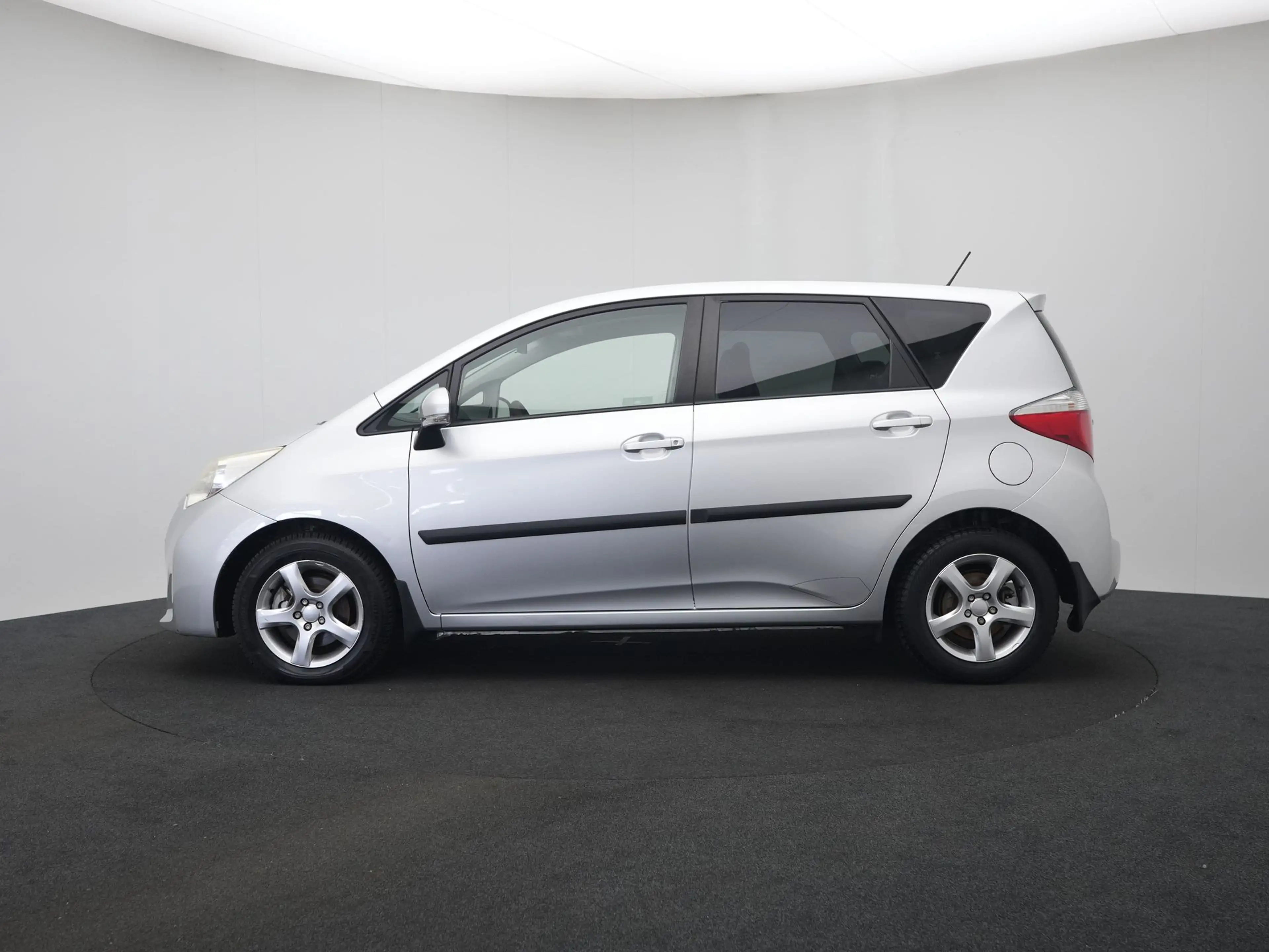 Toyota Verso-S 1.3 VVT-i Aspiration | NL Auto | Panoramadak | Dea — photo 3