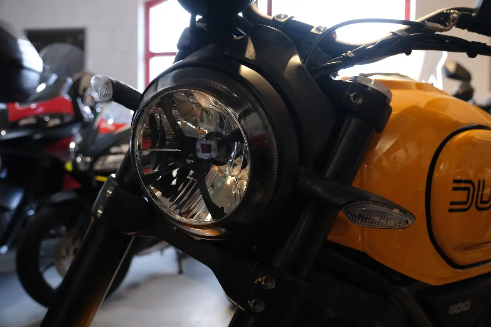 Ducati Scrambler 1100 TRIBUTE PRO Gelb - 1