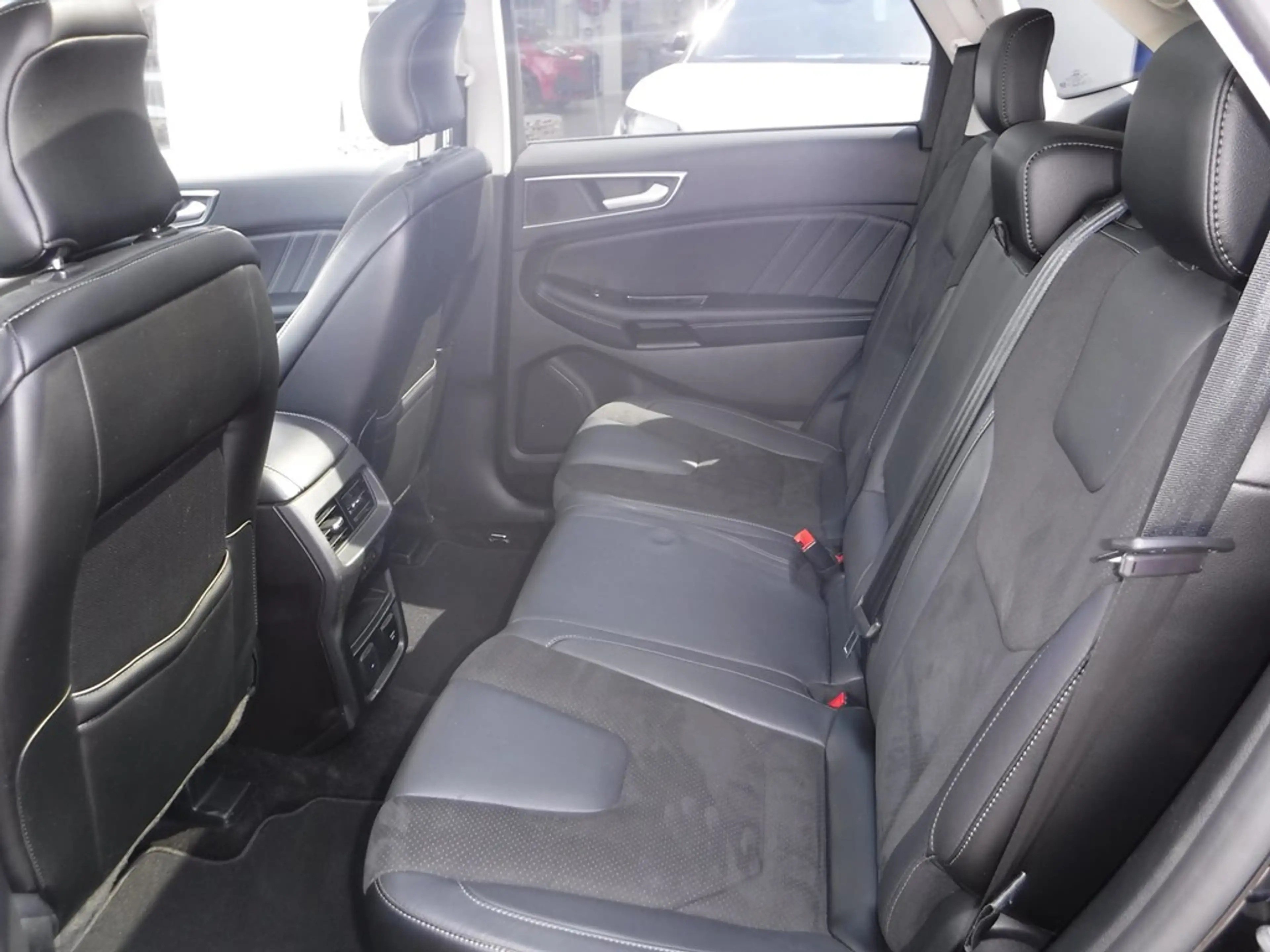 Ford Edge TDCi AWD ST-Line — photo 12
