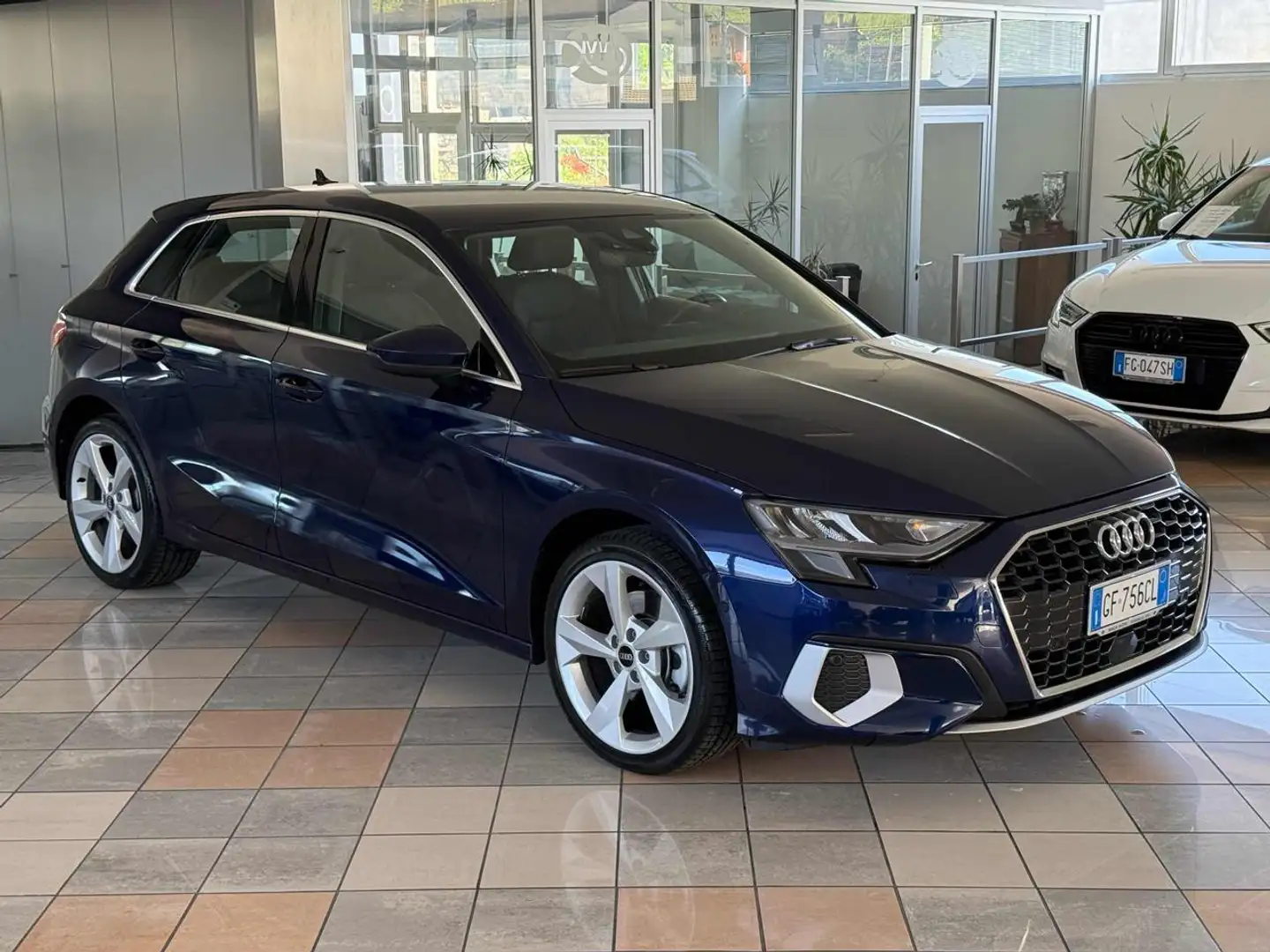 Audi A3 SPB 40 TFSI e S tronic Business Advanced Blau - 2