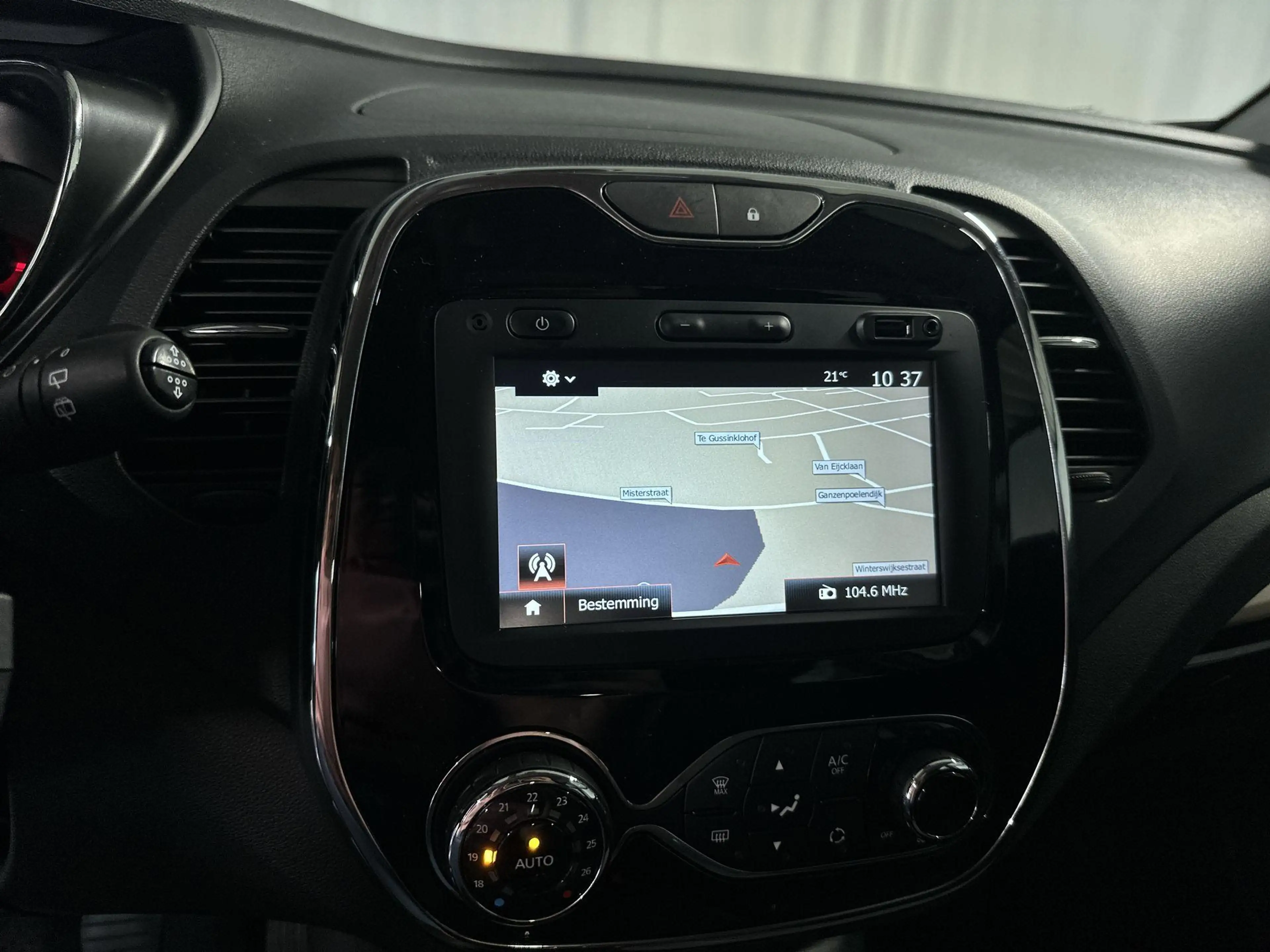 Renault Captur 0.9 TCe Limited Trekhaak | Navigatie — photo 17