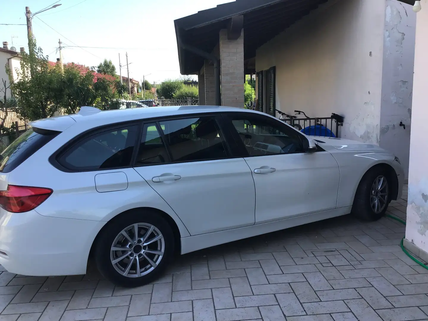 BMW 316 316d Touring Business Advantage auto Bianco - 2