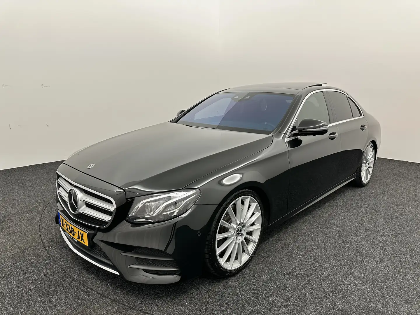 Mercedes-Benz E 350 D 258PK 4Matic 2018 Bomvol AMG Zwart - 1