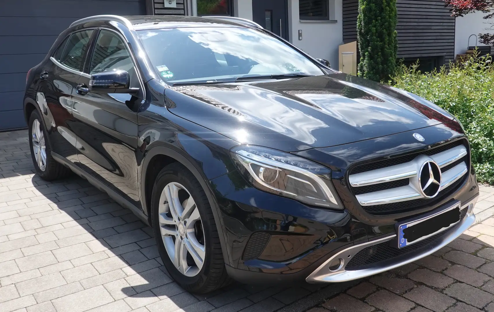 Mercedes-Benz GLA 180 GLA Urban Schwarz - 1