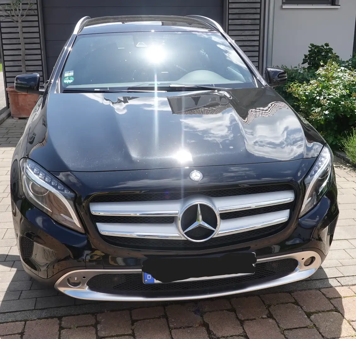 Mercedes-Benz GLA 180 GLA Urban Schwarz - 2