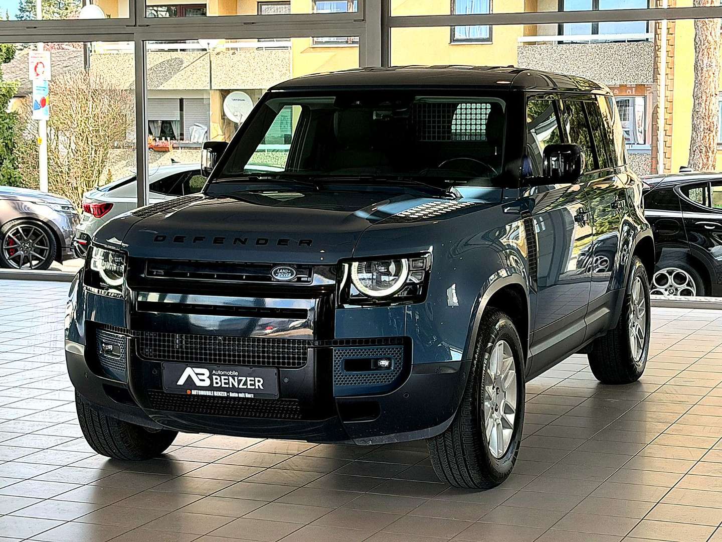 Land Rover Defender 110 Hard Top S/3-SITZE/NAVI/LEDER/360'' -  - Joinsteer - #2