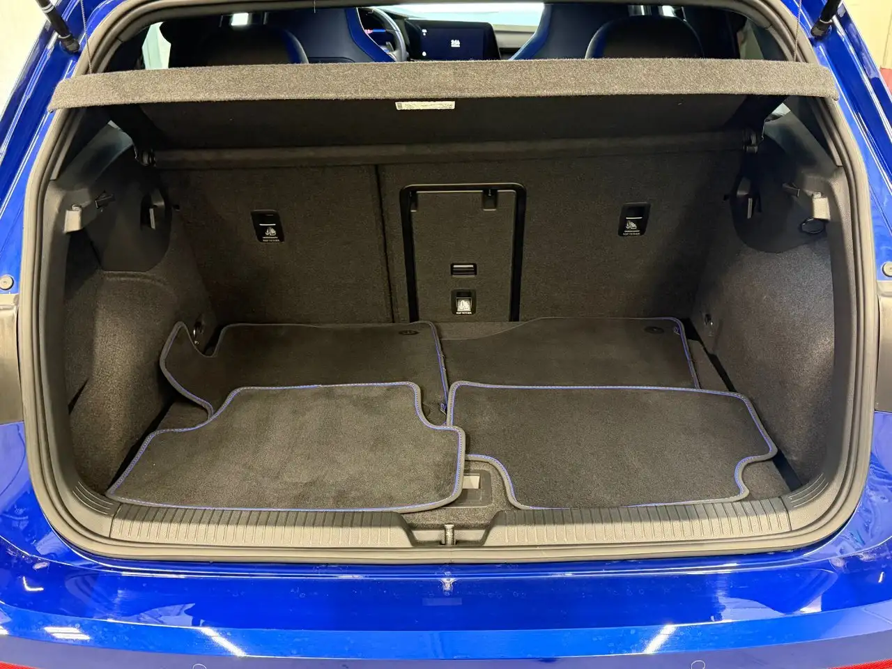 Volkswagen Golf R снимка Volkswagen Golf R
