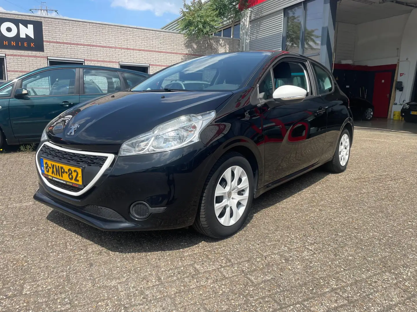 Peugeot 208 1.0 VTi LIKE ZEER NETTE AUTO Zwart - 1