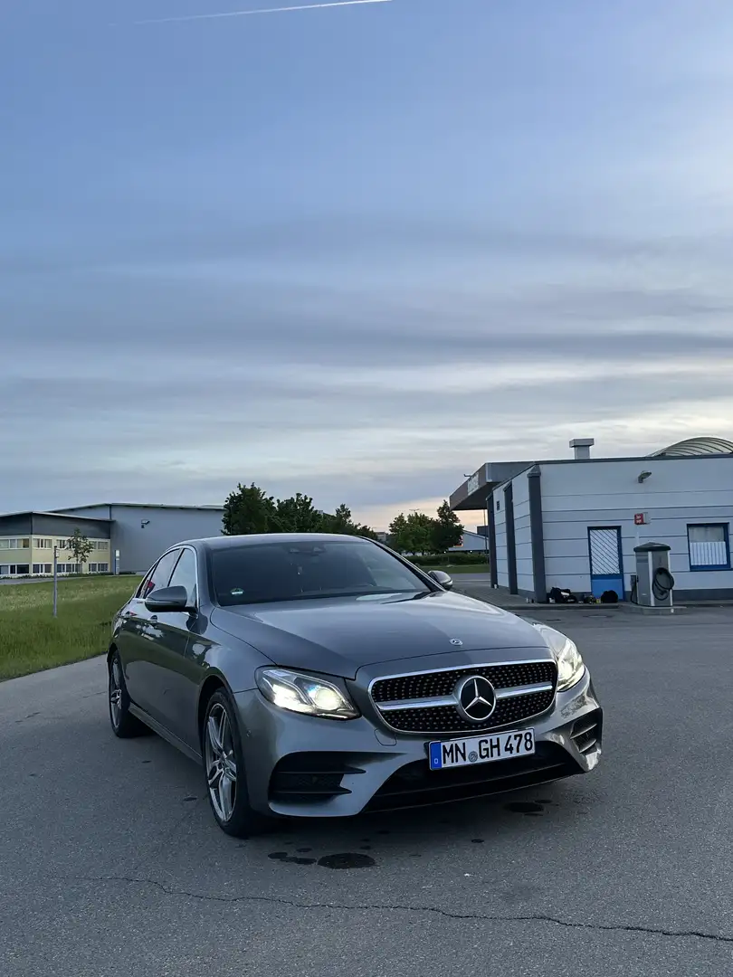 Mercedes-Benz E 220 d AMG Line ,Cruise control , full display - 1