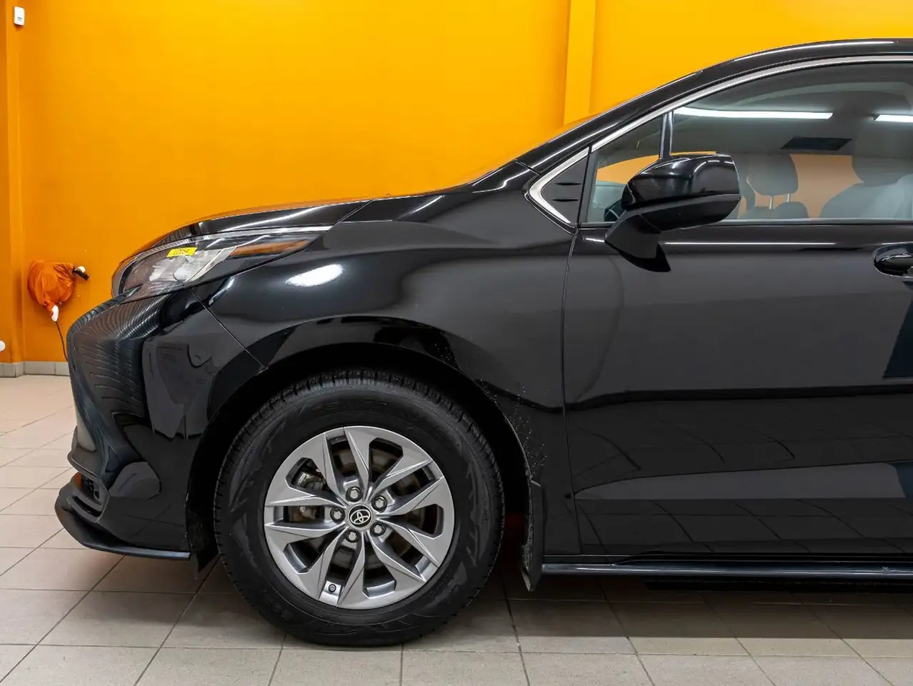 Toyota Sienna снимка Toyota Sienna