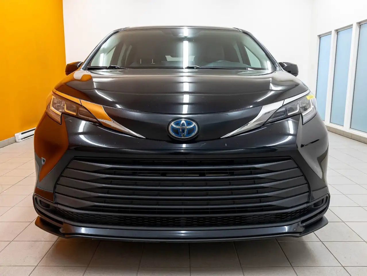 Toyota Sienna снимка Toyota Sienna