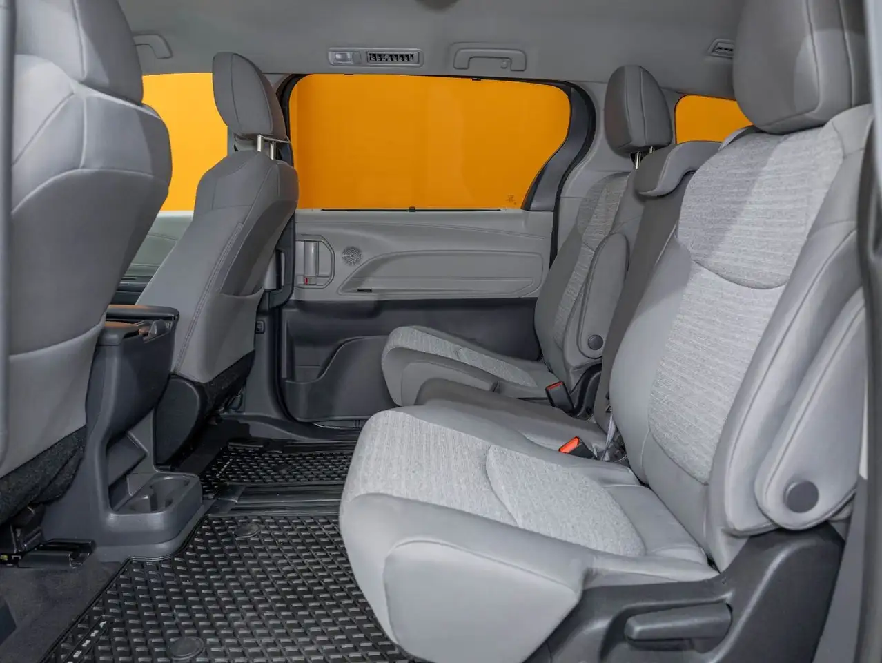 Toyota Sienna снимка Toyota Sienna