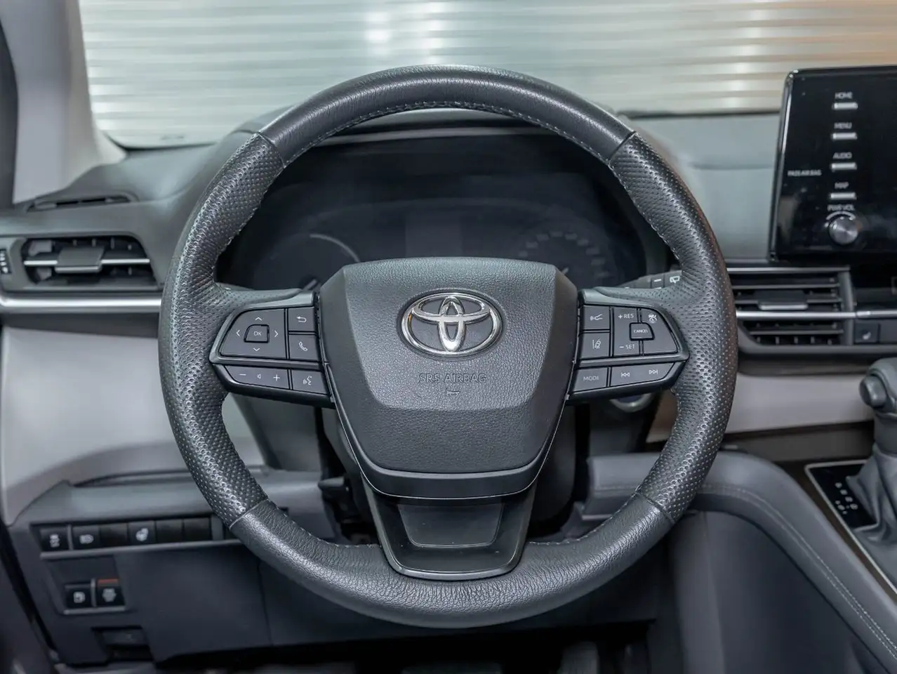Toyota Sienna снимка Toyota Sienna