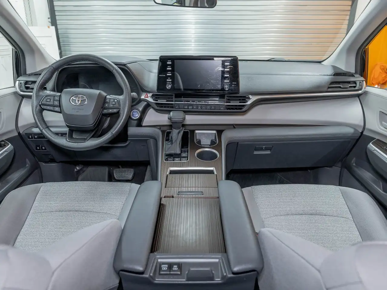 Toyota Sienna снимка Toyota Sienna