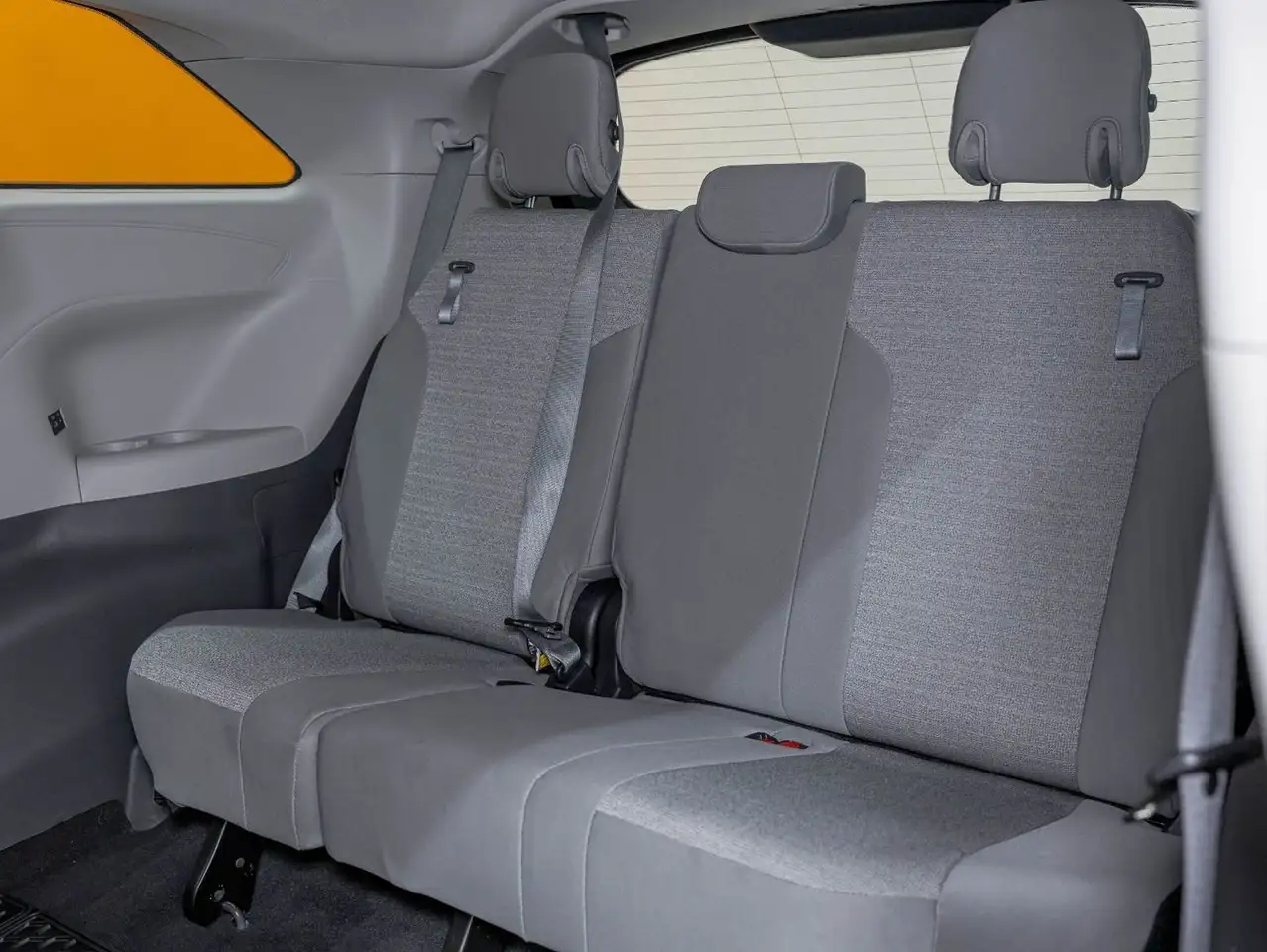 Toyota Sienna снимка Toyota Sienna