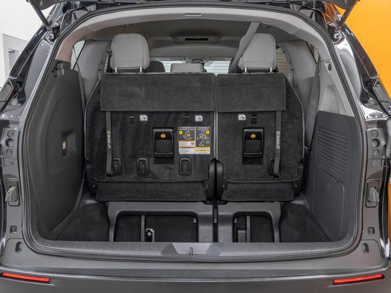 Toyota Sienna снимка Toyota Sienna