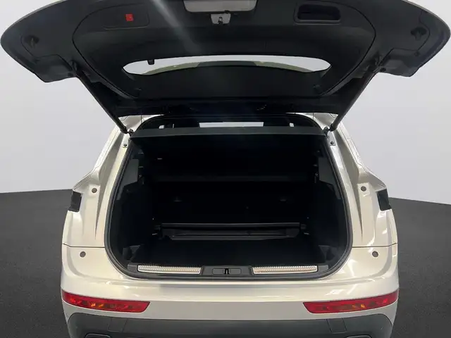 DS Automobiles DS 7 view 9