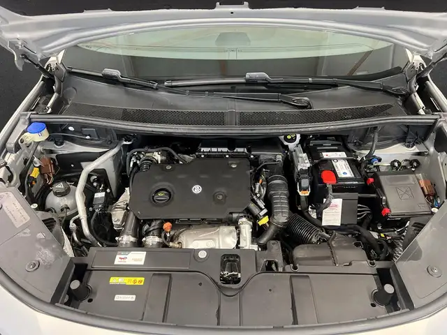 DS Automobiles DS 7 view 8