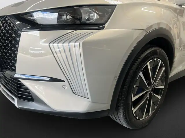 DS Automobiles DS 7 view 11