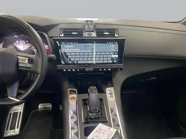 DS Automobiles DS 7 view 14