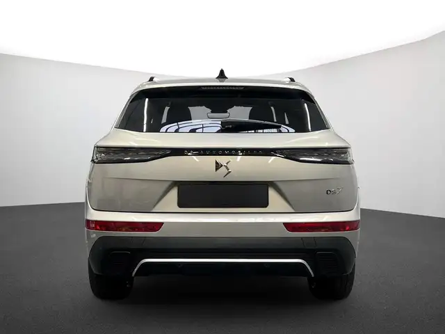 DS Automobiles DS 7 view 4