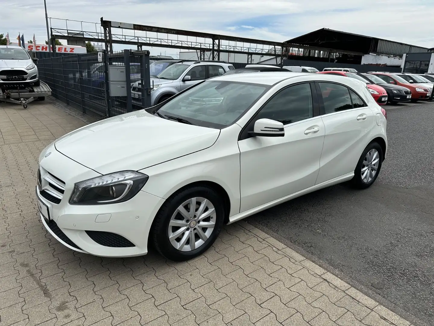 Mercedes-Benz A 180 BlueEfficiency RFK/ Bi-Xenon/ PDC/Leder Weiß - 1