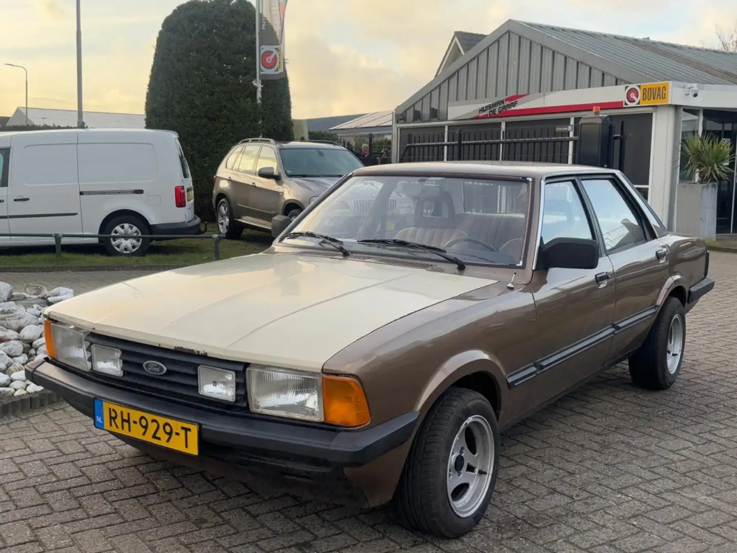 Ford Taunus 2.0 Sedan Belastingvrij APK 2026 Oldtimer Barna - 1
