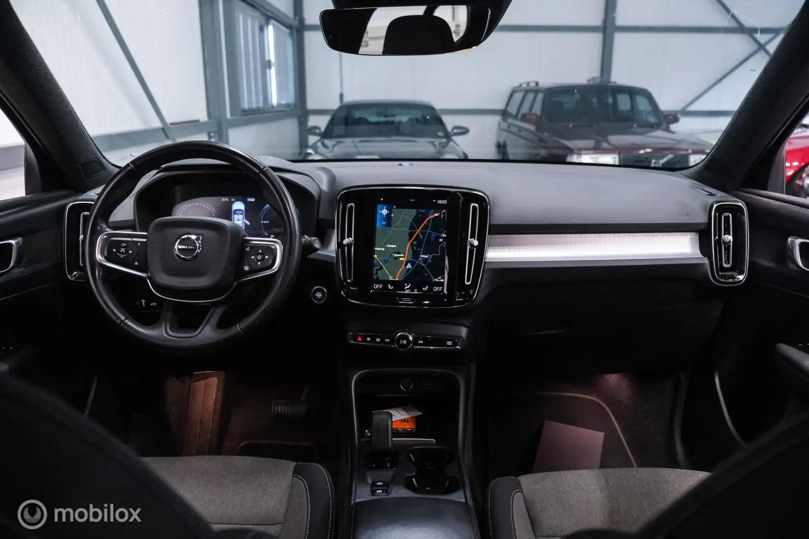 Volvo XC40 1.5 T4 Plug-in hybrid Essential Bright | Trekhaak Zwart - 2