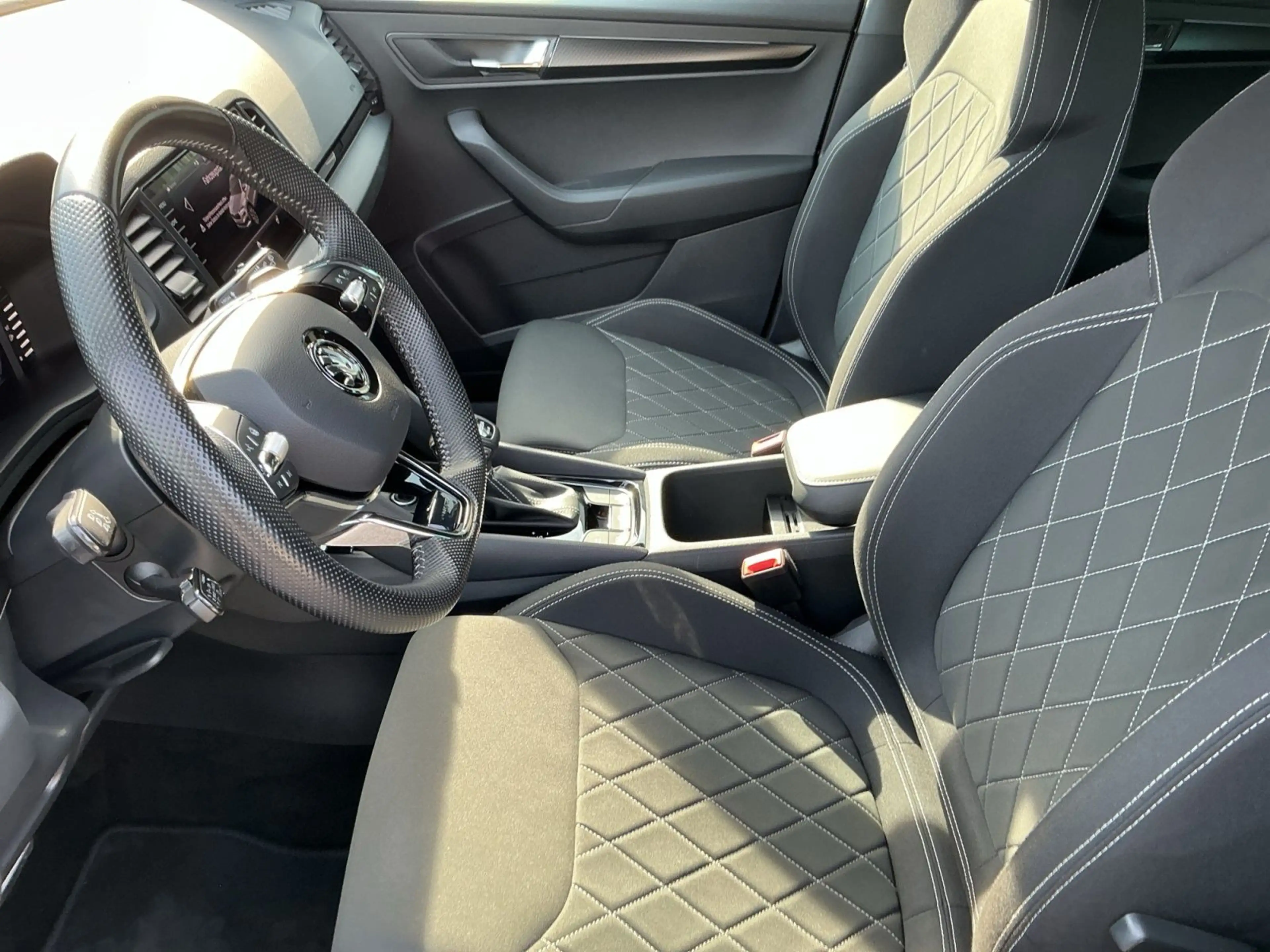 Skoda Karoq 2.0 TDI DSG SPORTLINE 4x4 LED+NAVI+AHK+ACC — photo 12