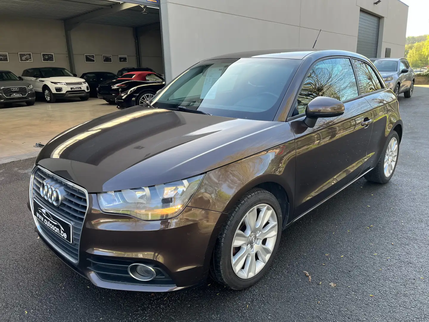 Audi A1 1.6 TDi Attraction Marrón - 1