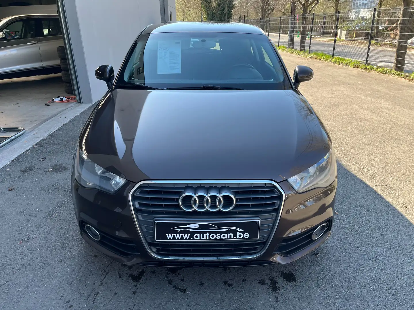 Audi A1 1.6 TDi Attraction Marrón - 2