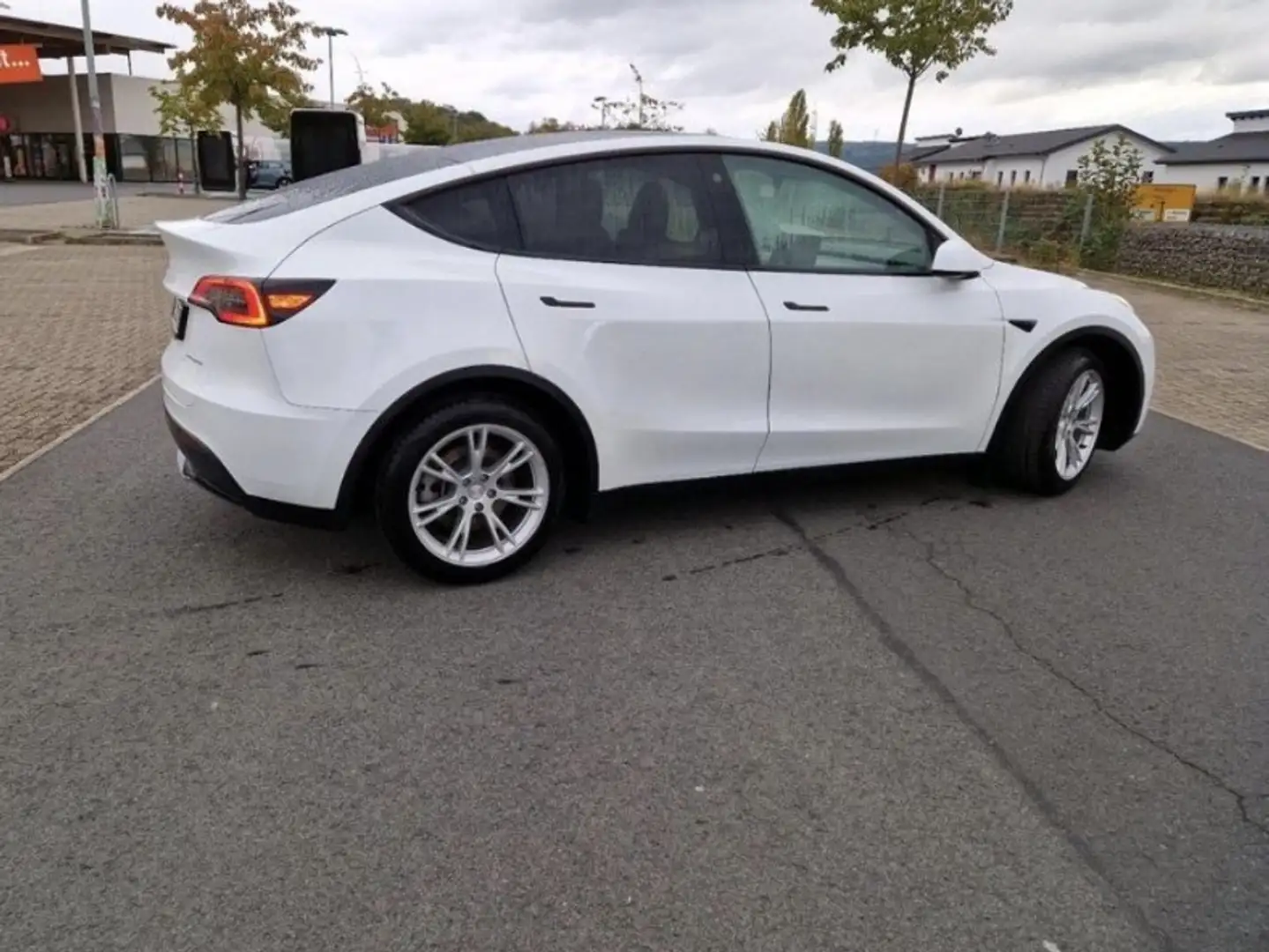 Tesla Model Y Long Range Dual Motor AWD Weiß - 2