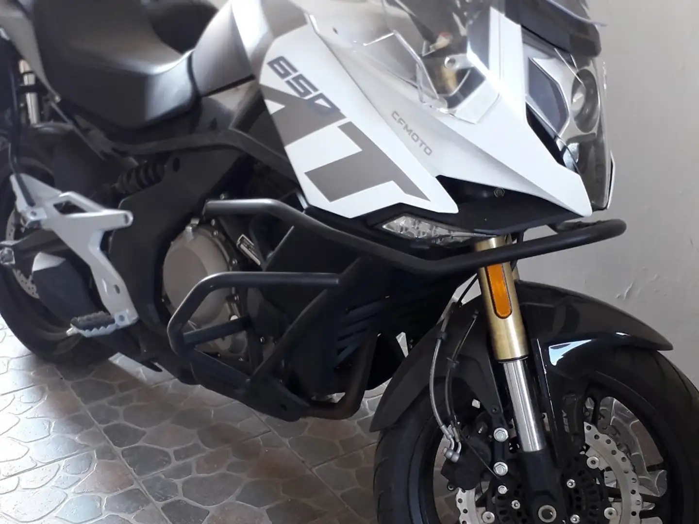 CFMOTO 650 MT Wit - 1