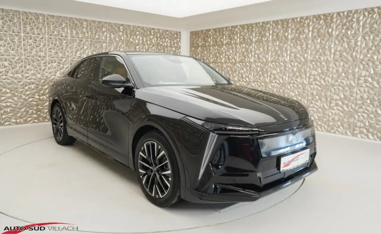 DS Automobiles N°8 2026