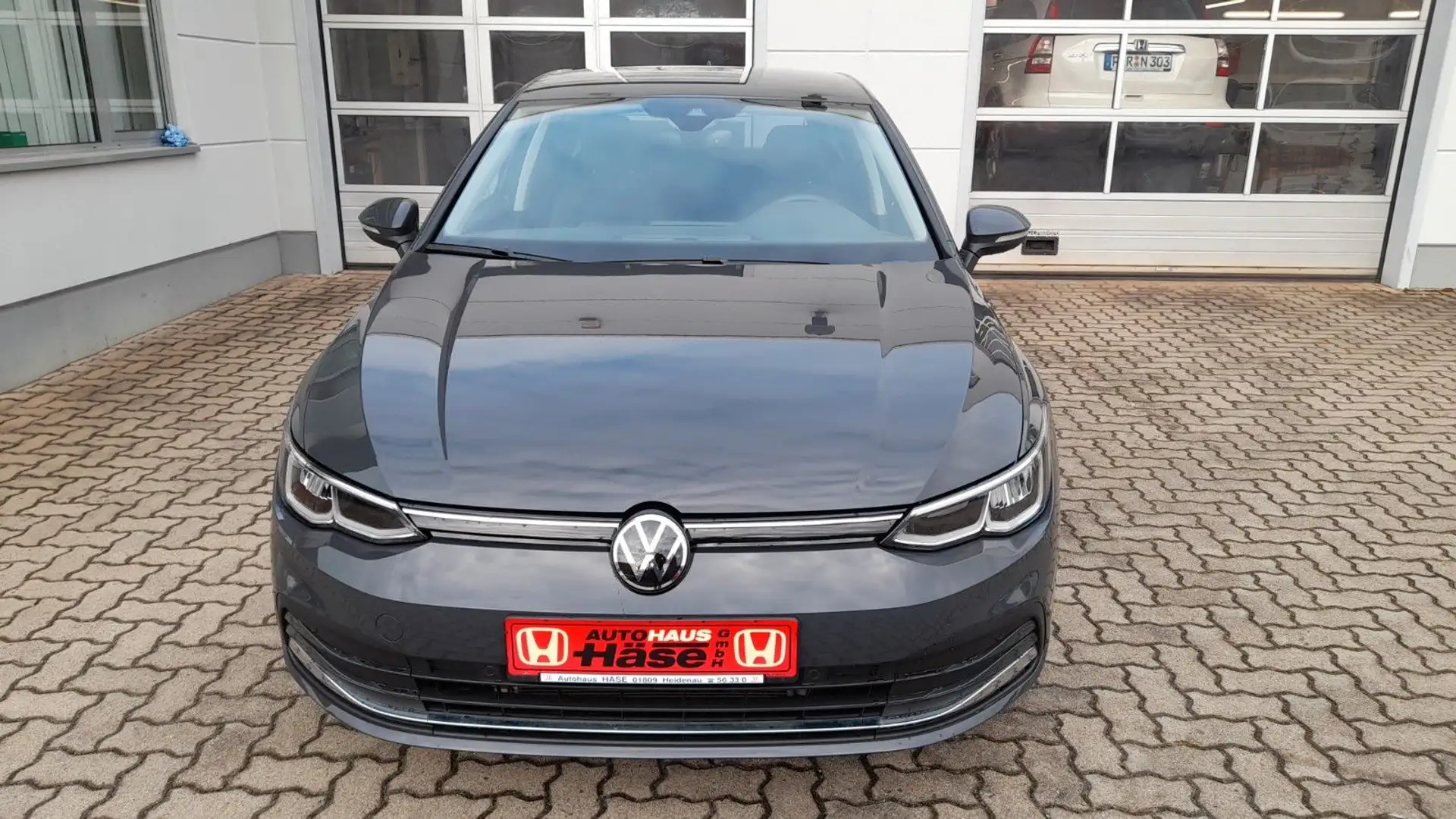 Volkswagen Golf VIII Lim. Active. LED, NAVI,Park Assistent Grau - 2