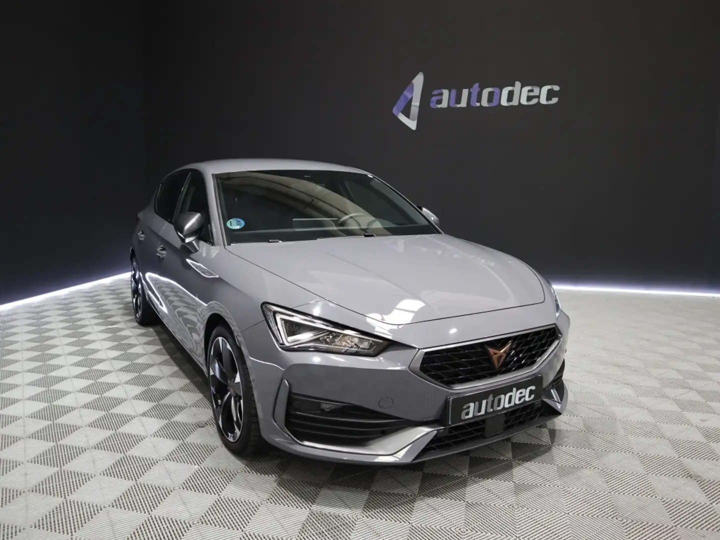 CUPRA Leon 1.5 eTSI 110 DSG Gris - 2