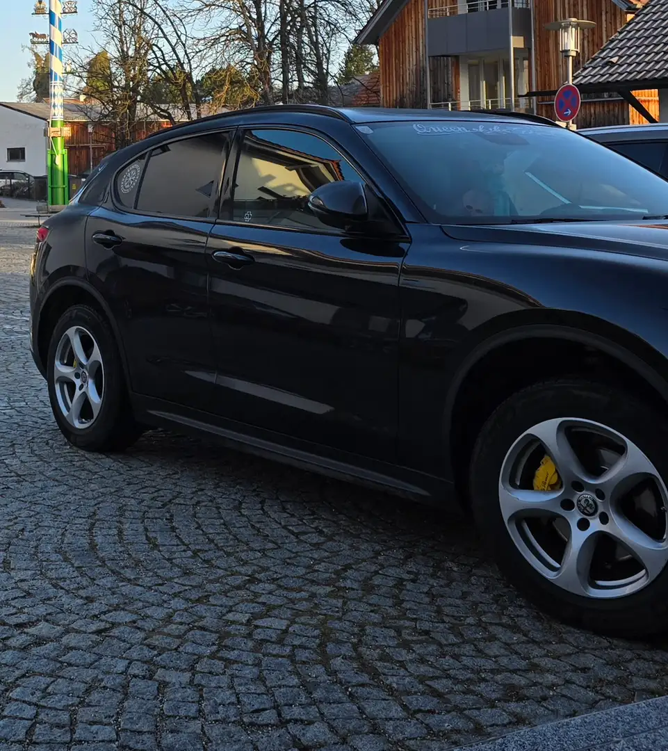 Alfa Romeo Stelvio Stelvio B-Tech 2,2 ATX AWD B-Tech Schwarz - 1