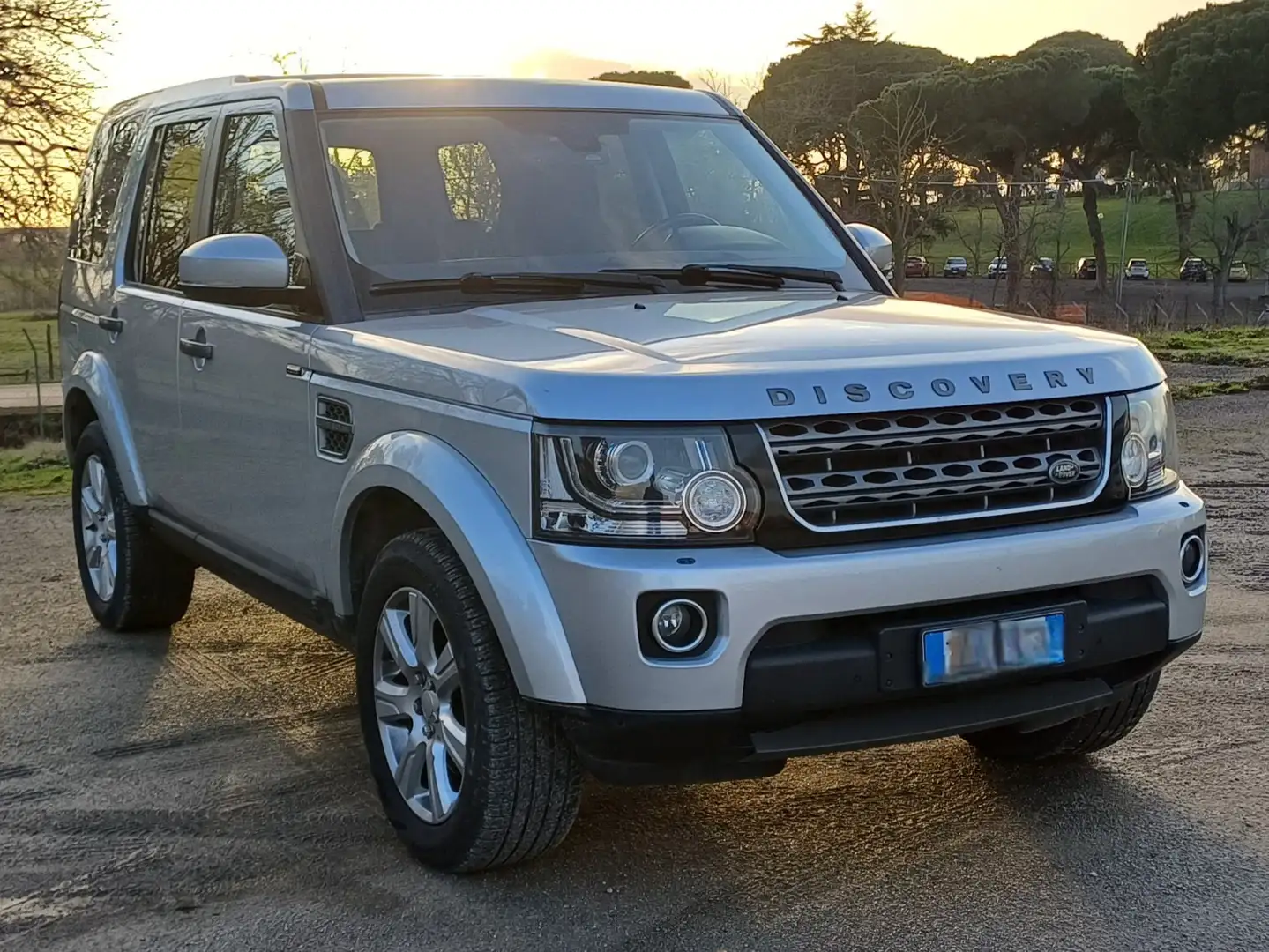 Land Rover Discovery 4 TdV6 Argent - 1