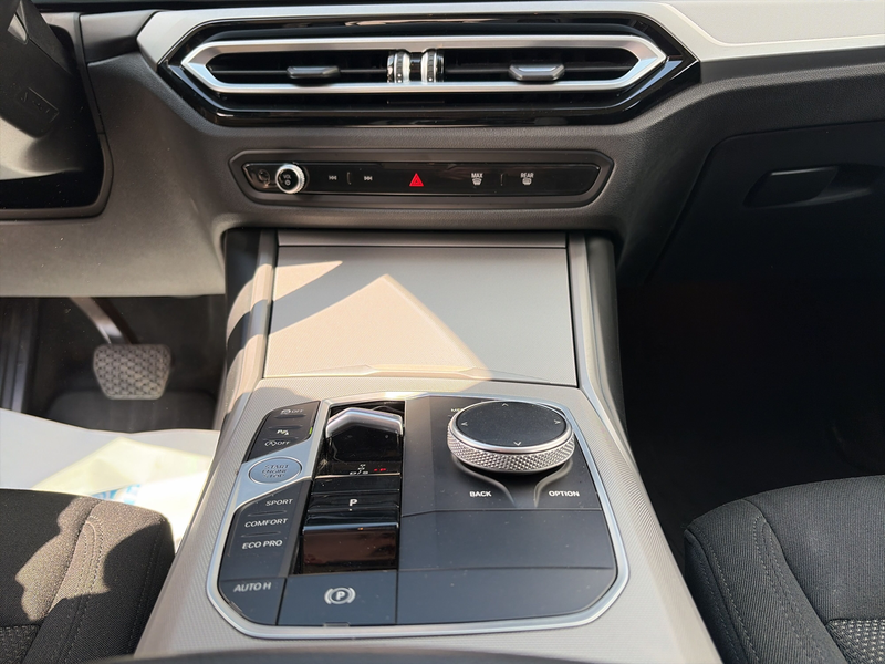 BMW 318 i Touring*Facelift*LC Prof*DAB*Head Up* — photo 13