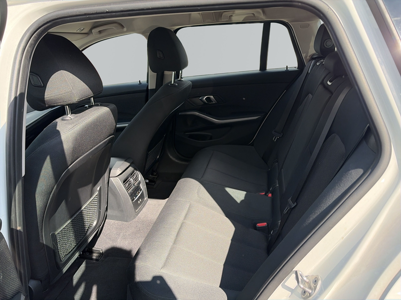 BMW 318 i Touring*Facelift*LC Prof*DAB*Head Up* — photo 9