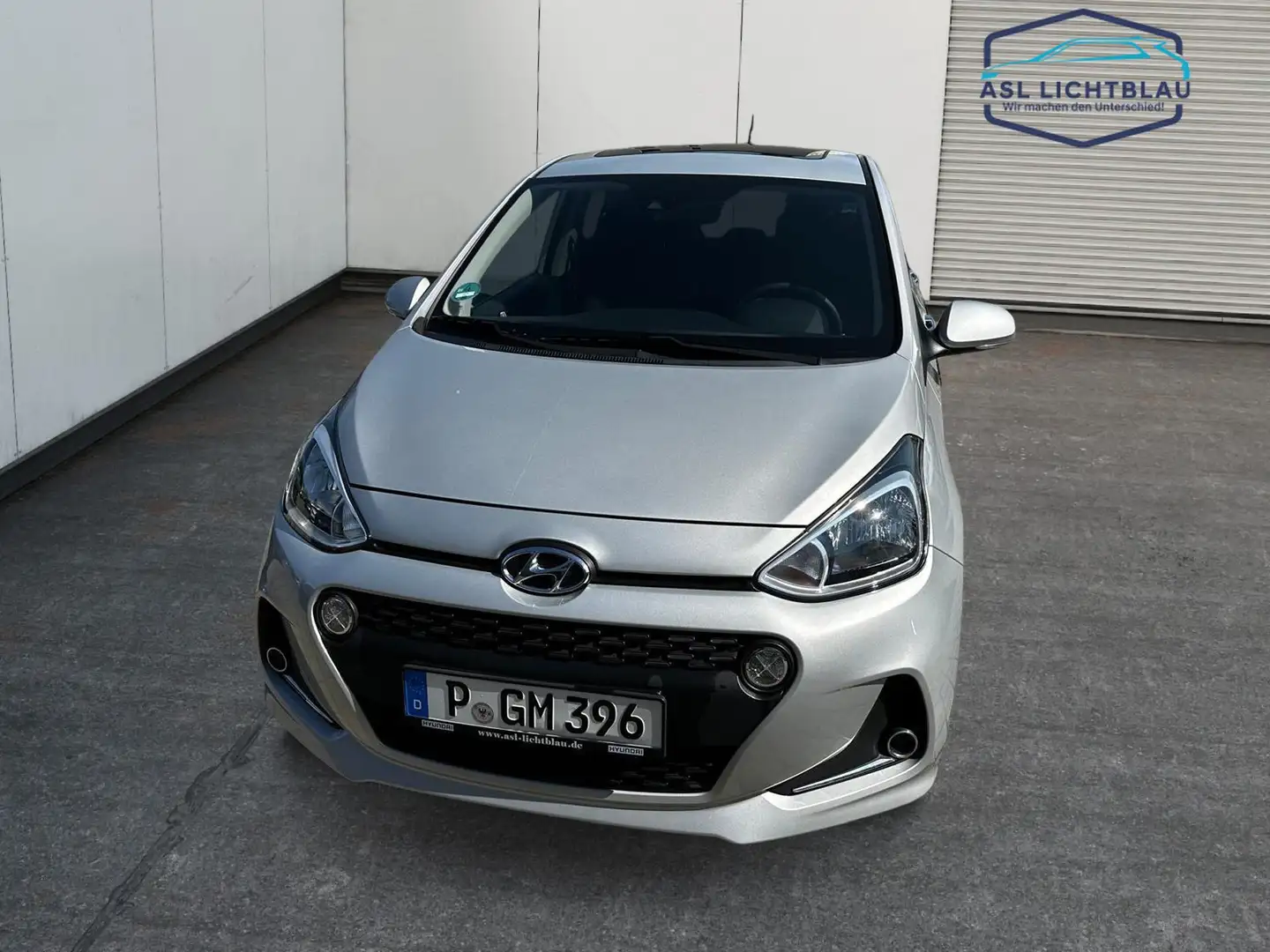 Hyundai i10 1.2 Style Automatik Navi Glasdach Allwetter 64 ... Zilver - 2