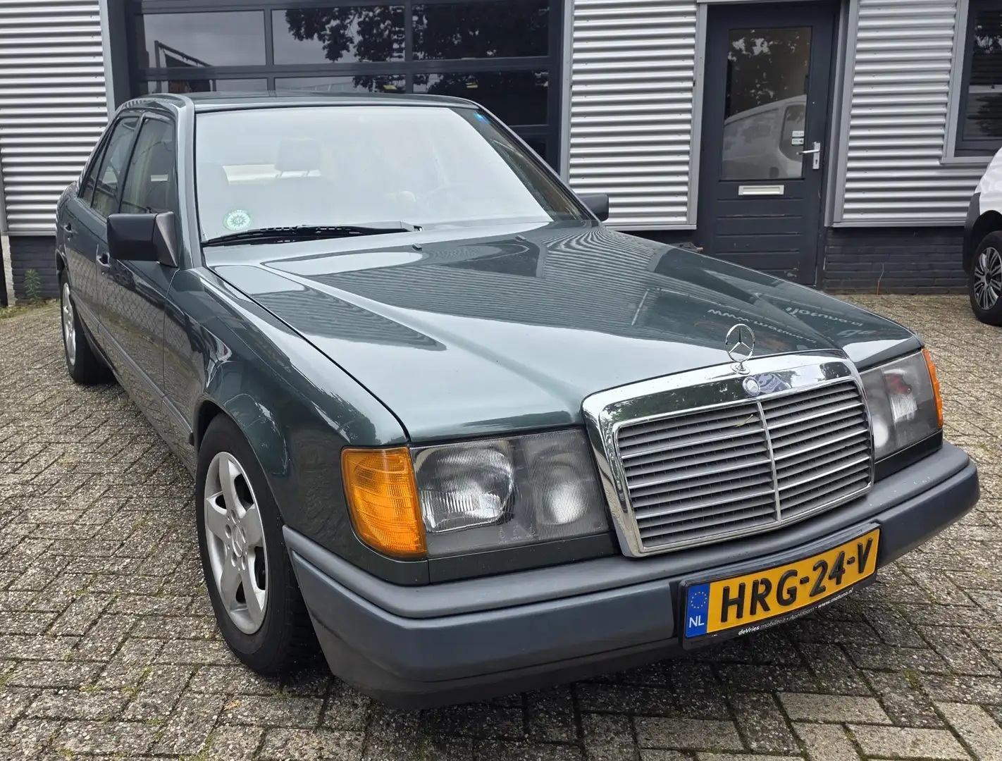 Mercedes-Benz 260 W124 E **NIEUWSTAAT-2JAARAPK** Groen - 1