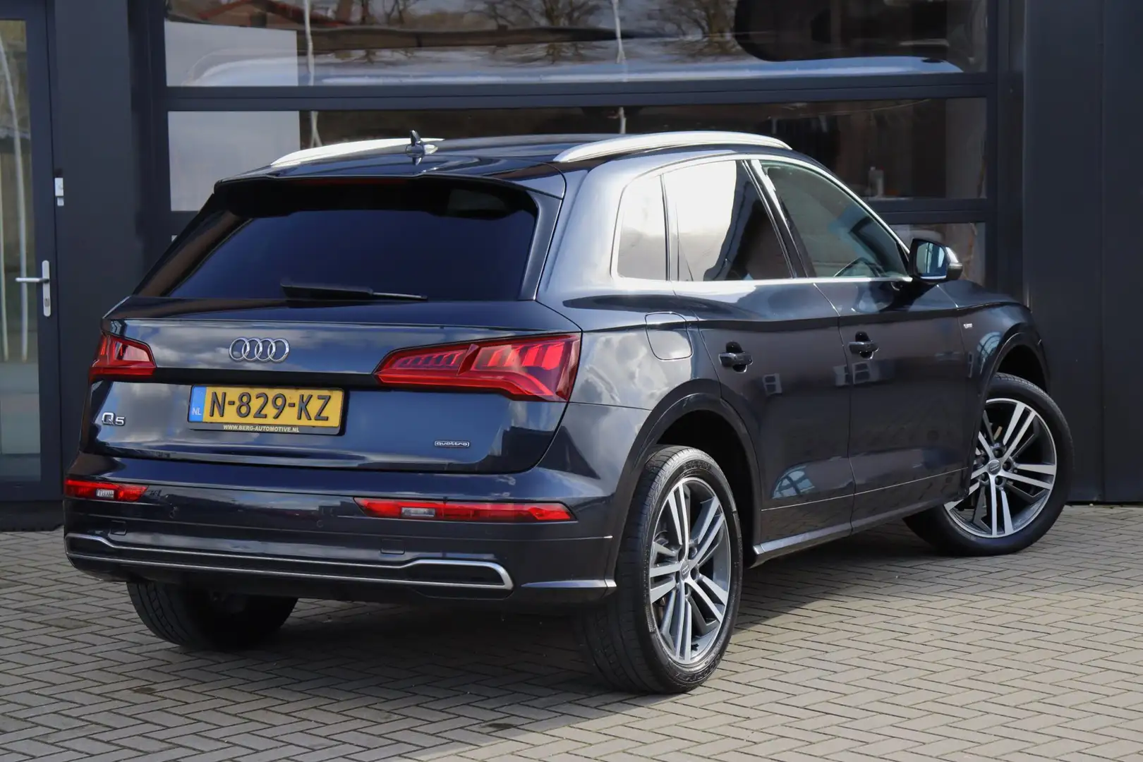Audi Q5 2.0 TFSI quattro Sport S Line Black Edition | S-Li Blau - 2
